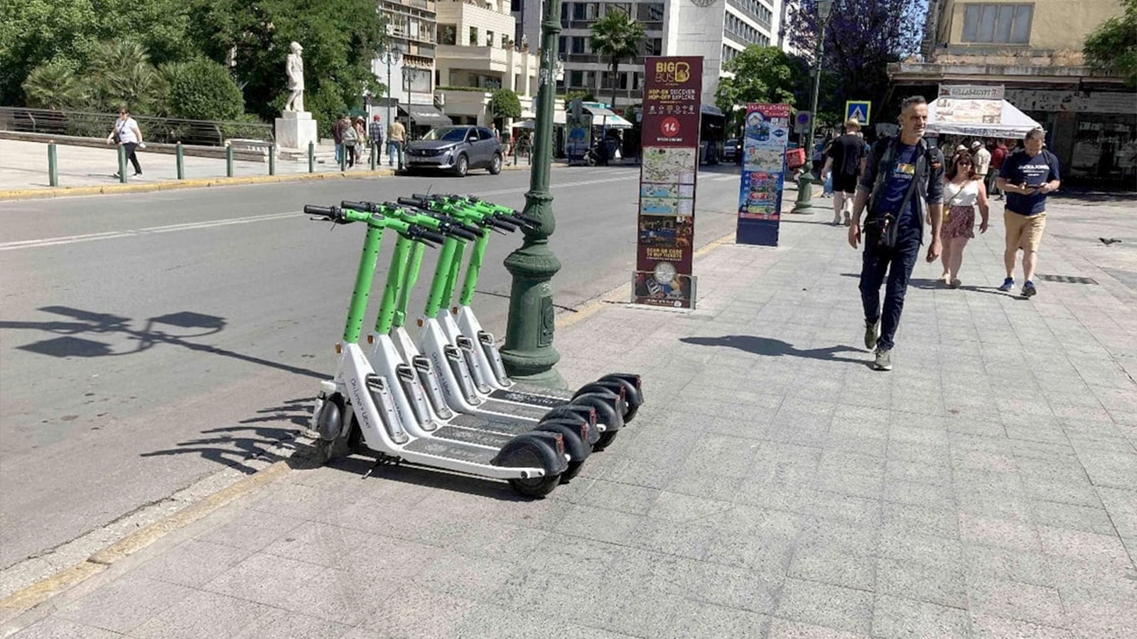 Ζώνη στάθμευσης πατινιών της Lime στο κέντρο της Αθήνας