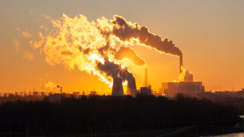 Κομισιόν: Αποζημιώσεις CO2 σε εξαγωγικές βιομηχανίες της ΕΕ