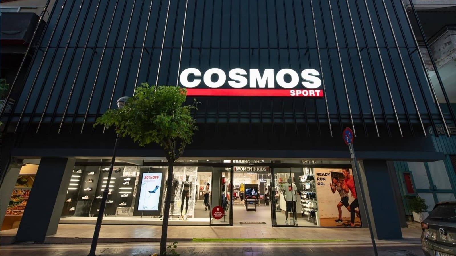 Κατάστημα Cosmos Sport με φόντο τα οικονομικά αποτελέσματα 2024