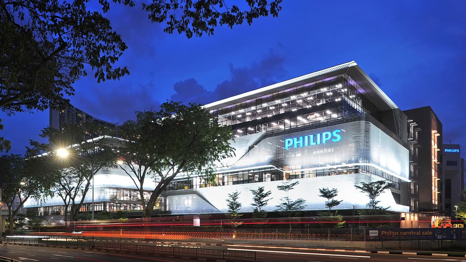 Κεντρικά γραφεία της Philips με εταιρικό λογότυπο