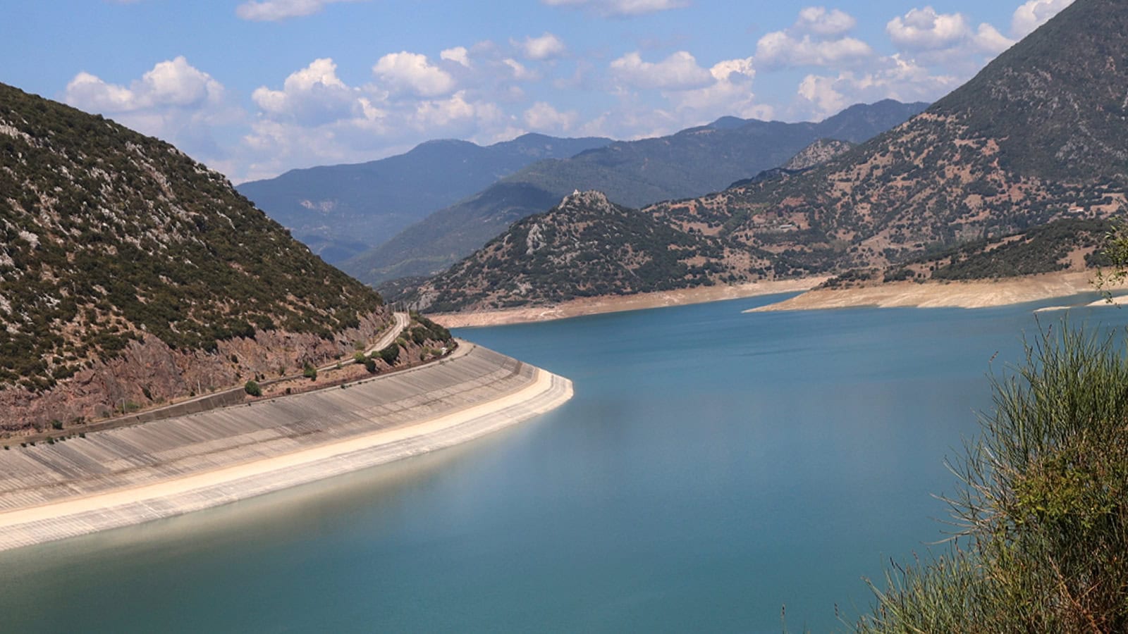 Αποκαλυπτική εικόνα της ξηρασίας στις λίμνες της Αττικής