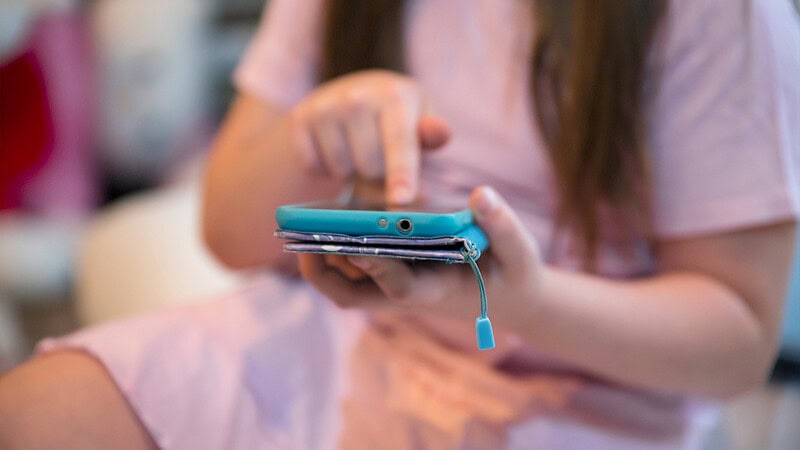 Η Ελλάδα προχωρά σε απαγόρευση πρόσβασης ανηλίκων στα social media