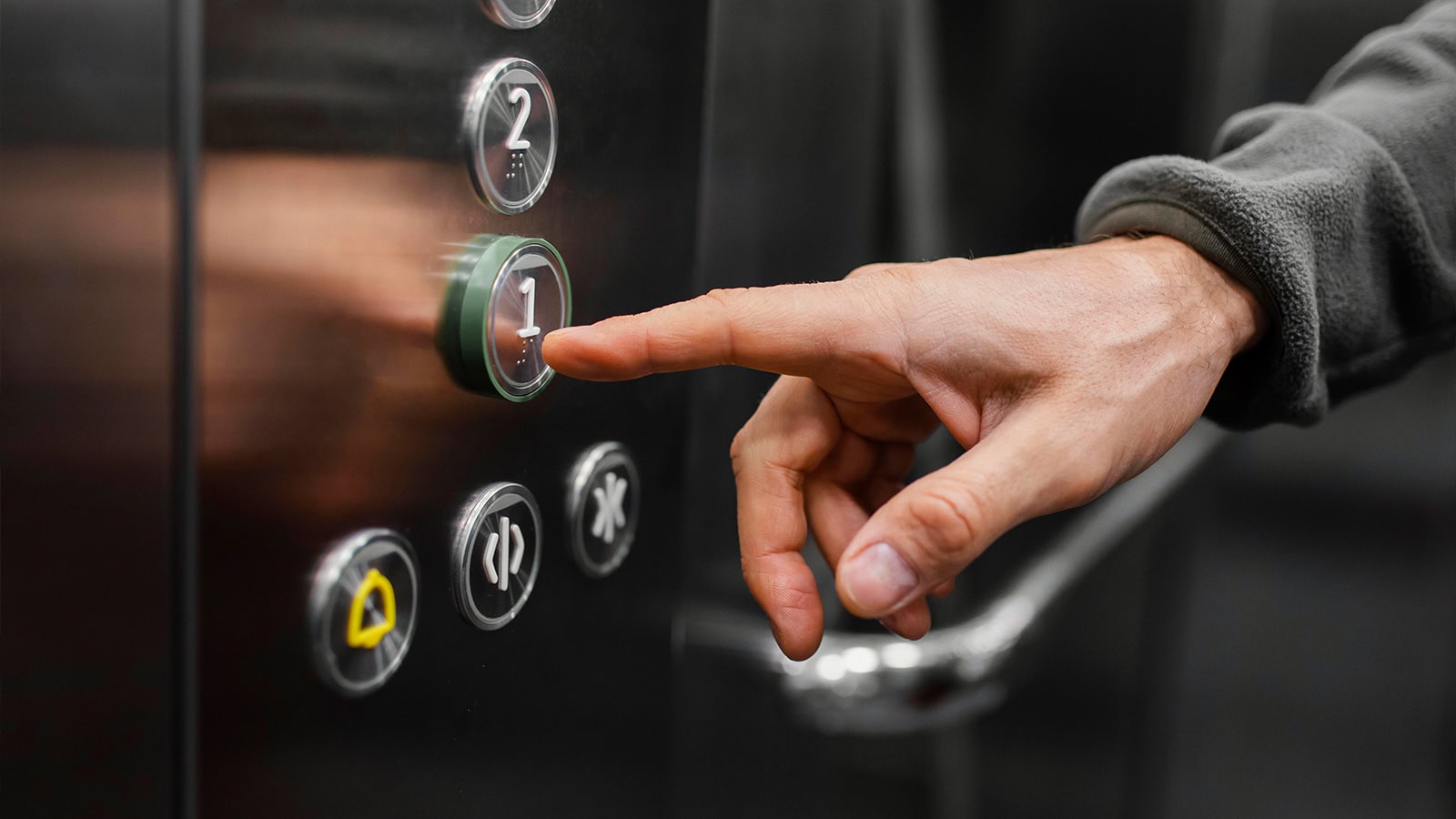 Υποχρεωτική πιστοποίηση ανελκυστήρων: Τι ισχύει για ιδιοκτήτες και ενοικιαστές