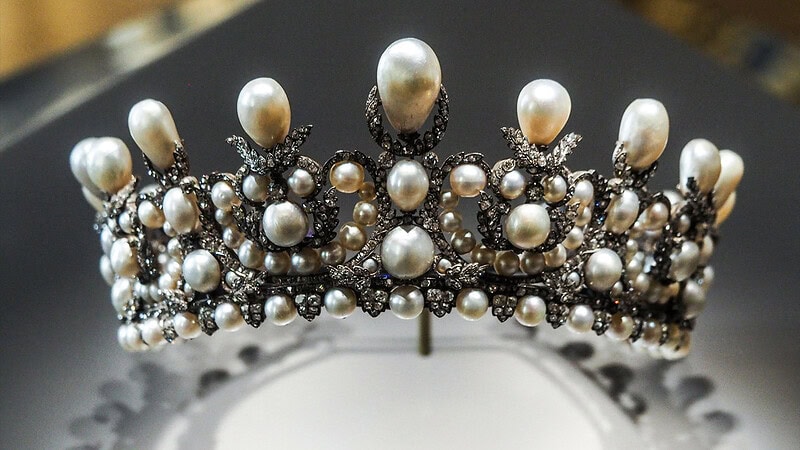 Ληστεία στο Λούβρο: Επτά λεπτά για την κλοπή των βασιλικών κοσμημάτων