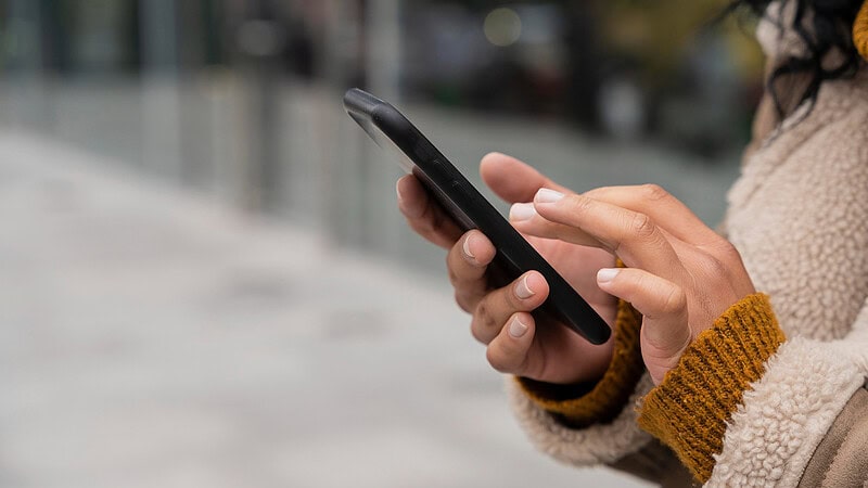 Νέο πρόγραμμα επιδότησης smartphone έως 70 ευρώ για δικαιούχους με στόχο την ψηφιακή ένταξη